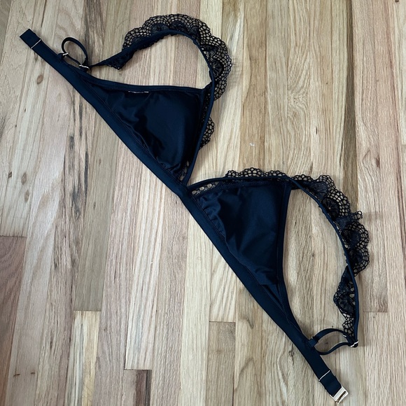 Black Lace Trim Bikini Top - Picture 2 of 2